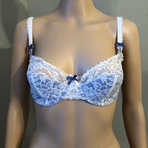 Elle Macphereson 34DD blue with white lace overlay